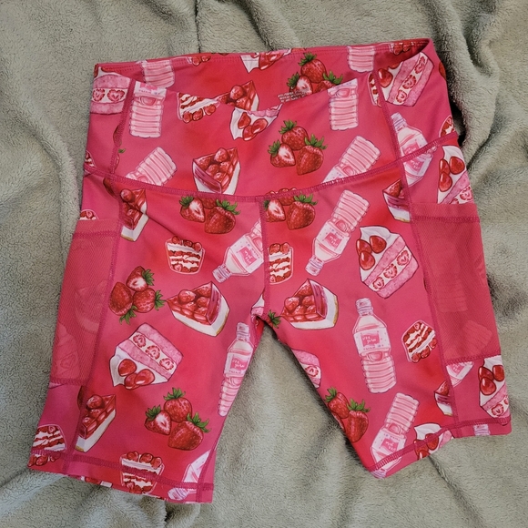 IRONYOKAI Strawberry Bike Shorts with Pockets - Picture 3 of 3